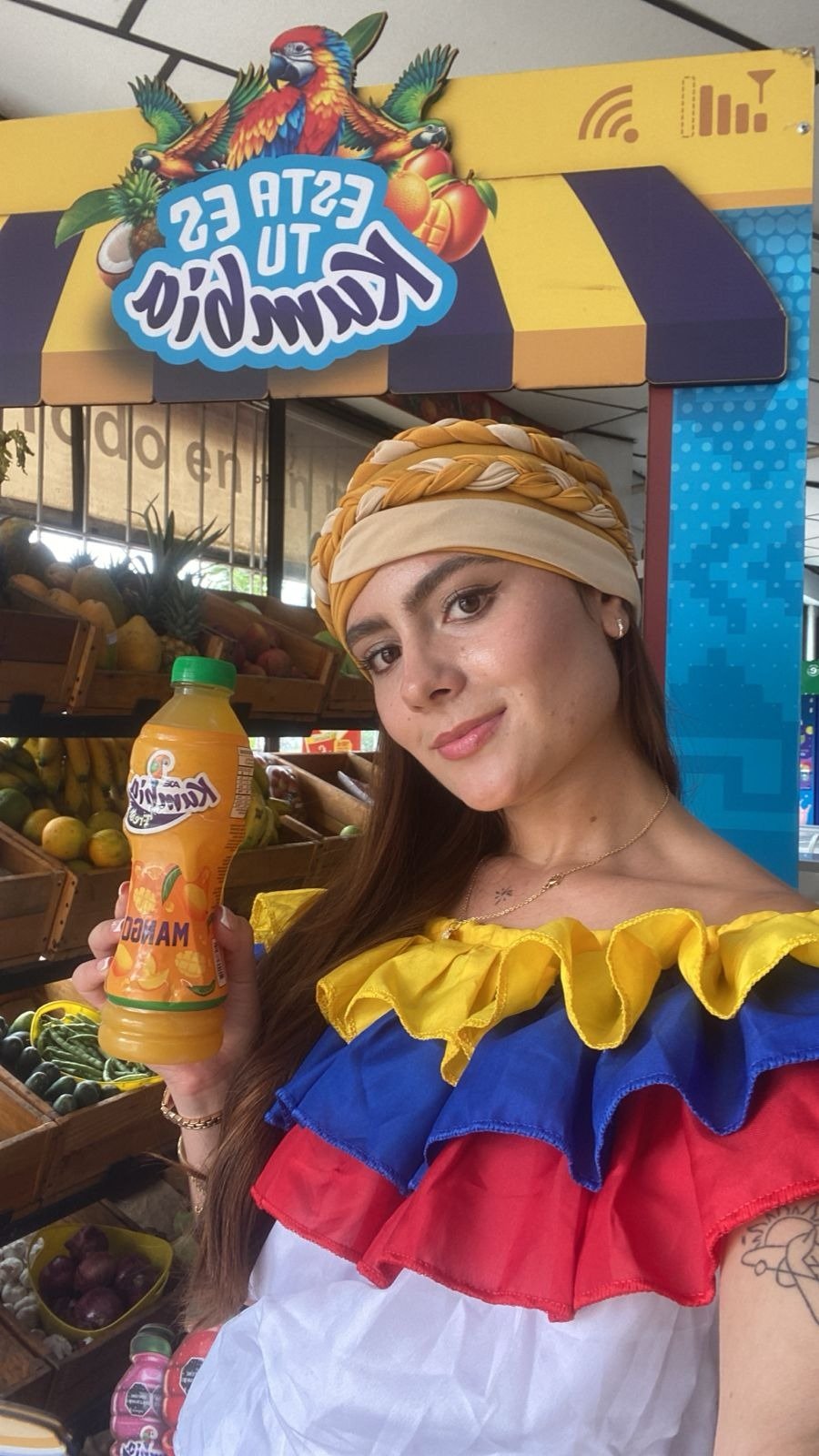 Smile, Logo, Happiness, Costume, Fun, Hat, Person, Bottled and jarred packaged goods — Campañas Pereira Manizales Armenia | Focus Modelos ABTL Agencia BTL Eje Cafetero