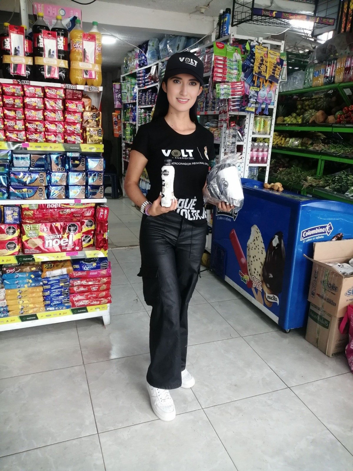 Retail, Waist, Convenience store, Supermarket, Customer, Denim, Pants, Top, Person, Hat — Campañas Pereira Manizales Armenia | Focus Modelos ABTL Agencia BTL Eje Cafetero