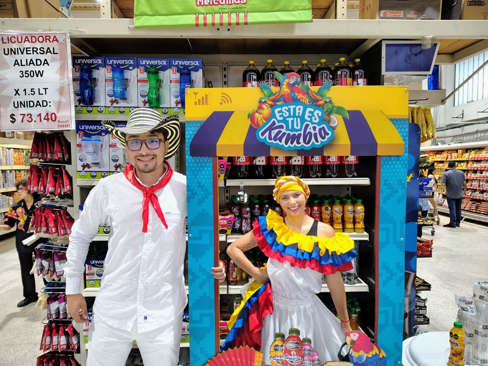Smile, Retail, Logo, Supermarket, Fun, Costume, Person — Campañas Pereira Manizales Armenia | Focus Modelos ABTL Agencia BTL Eje Cafetero