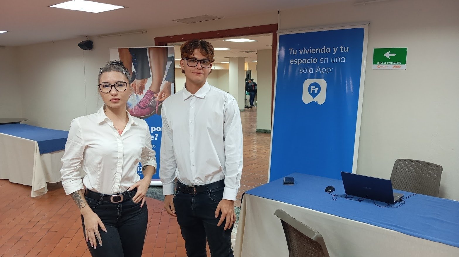 Shoulder, Standing, Smile, Job, Hearing, Cleanliness, Person, Shirt, Pants — Campañas Pereira Manizales Armenia | Focus Modelos ABTL Agencia BTL Eje Cafetero