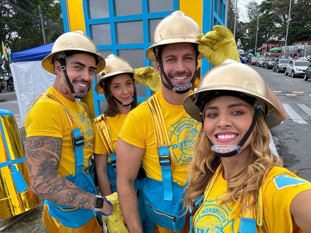 Yellow, Smile, Headgear, Youth, Hard hat, Hat, Person, Helmet, Glove — Campañas Pereira Manizales Armenia | Focus Modelos ABTL Agencia BTL Eje Cafetero