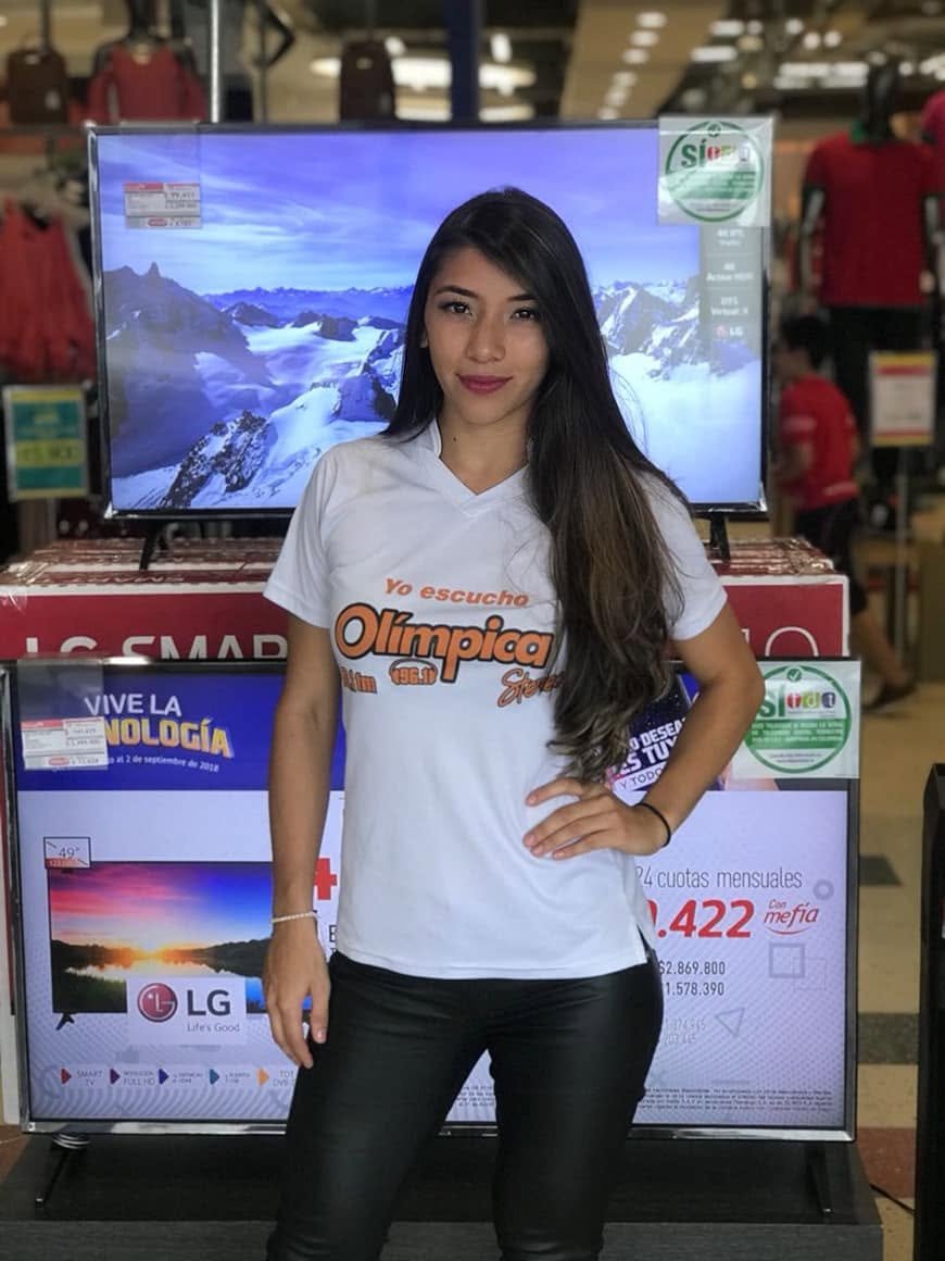 Smile, Facial expression, Waist, Logo, Abdomen, Advertising, Person, Top, Pants, Television — Campañas Pereira Manizales Armenia | Focus Modelos ABTL Agencia BTL Eje Cafetero