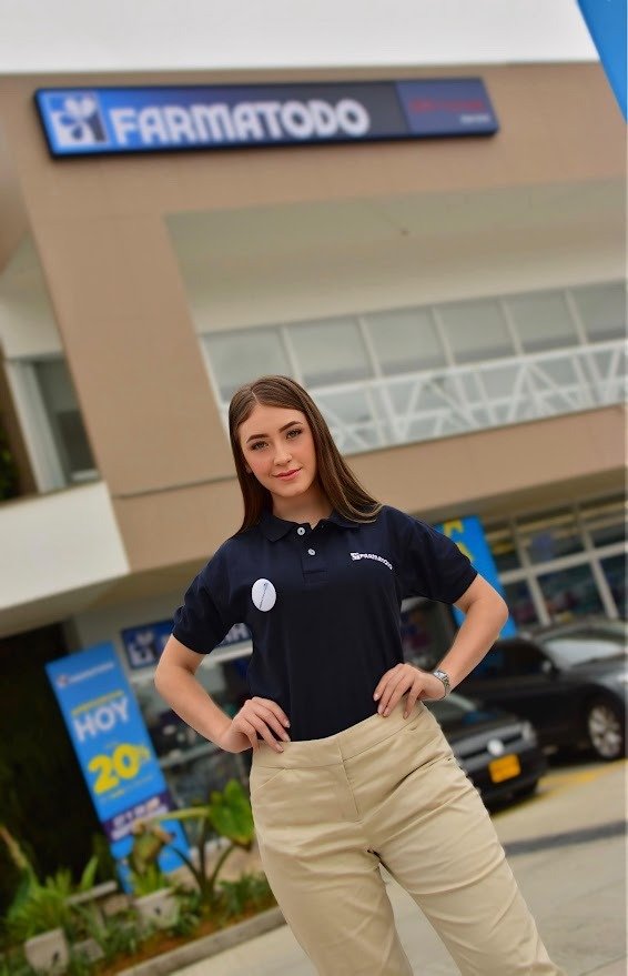 Sleeve, Collar, Smile, Uniform, Polo shirt, Waist, Person, Top, Pants — Campañas Pereira Manizales Armenia | Focus Modelos ABTL Agencia BTL Eje Cafetero