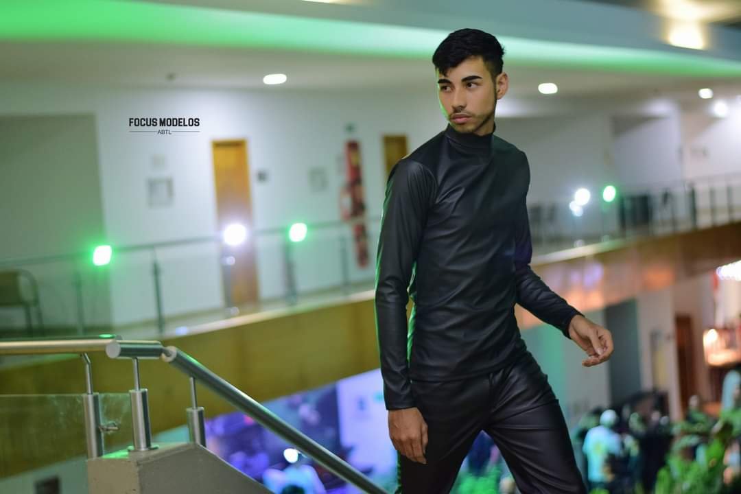 Sleeve, Fashion, Standing, Leather jacket, Fashion design, Model, Person, Outerwear, Pants — Pasarelas y castings Pereira Manizales Armenia | Focus Modelos ABTL Agencia BTL Eje Cafetero