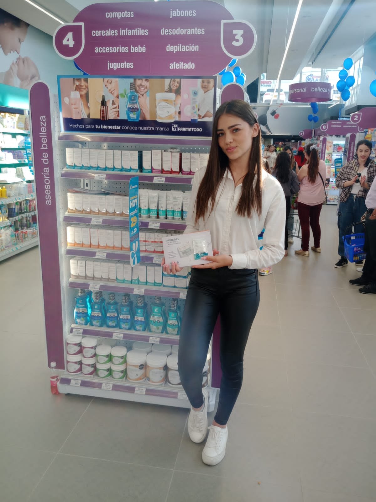 Retail, Smile, Shelving, Shelf, Personal care, Customer, Person, Top, Pants, Shoe — Campañas Pereira Manizales Armenia | Focus Modelos ABTL Agencia BTL Eje Cafetero