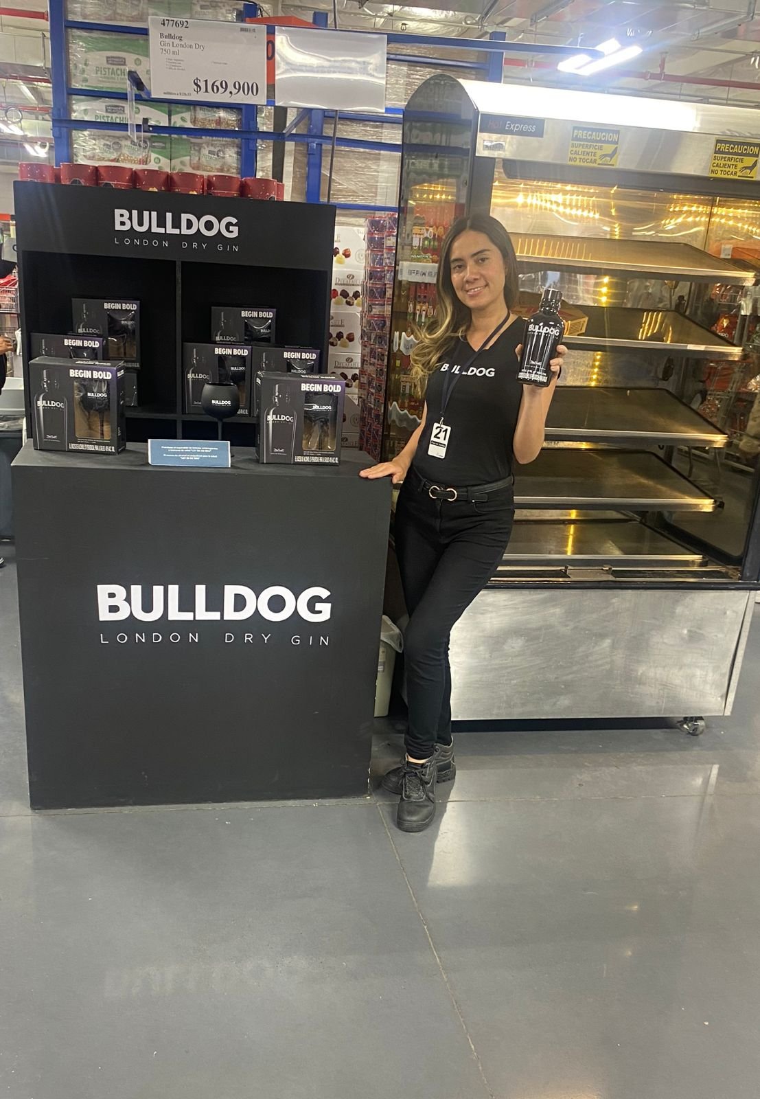 Dog, Advertising, Logo, Canidae, Person, Top — Campañas Pereira Manizales Armenia | Focus Modelos ABTL Agencia BTL Eje Cafetero
