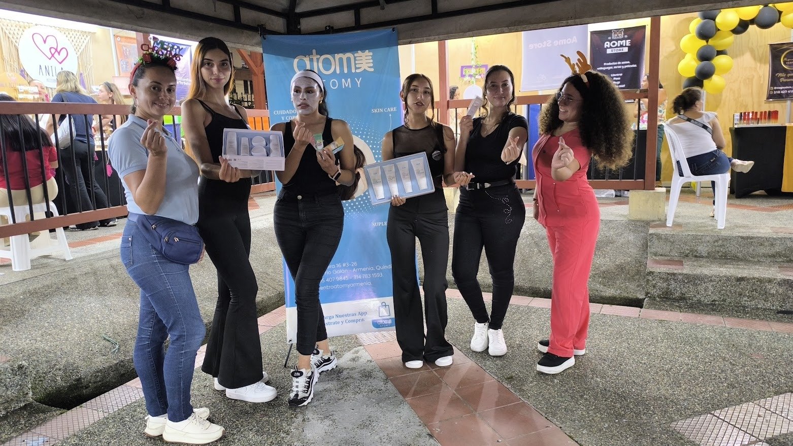 Shoe, Leg, Youth, Event, Sneakers, Advertising, Jeans, Person, Top — Campañas Pereira Manizales Armenia | Focus Modelos ABTL Agencia BTL Eje Cafetero