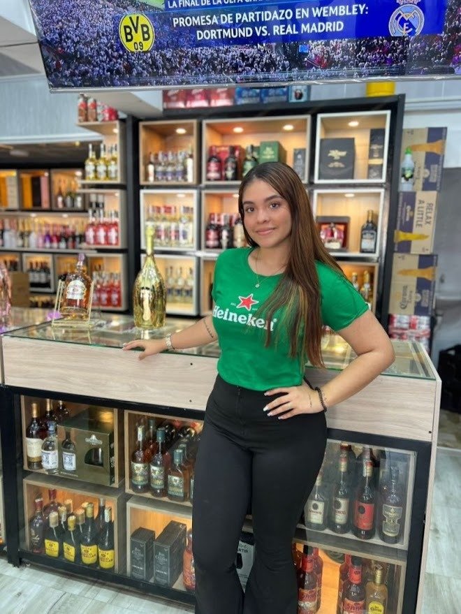 Bottle, Alcoholic drink, Shelf, Liquor, Retail, Logo, Person, Top, Pants, Drink — Campañas Pereira Manizales Armenia | Focus Modelos ABTL Agencia BTL Eje Cafetero