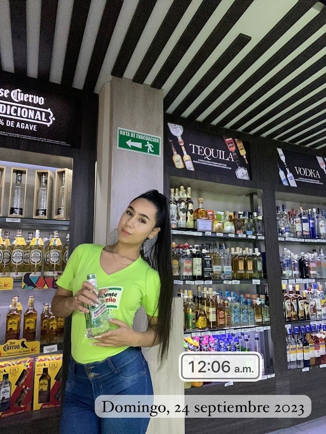 Bottle, Alcoholic drink, Liquor, Smile, Retail, Shelf, Jeans, Person, Top — Campañas Pereira Manizales Armenia | Focus Modelos ABTL Agencia BTL Eje Cafetero