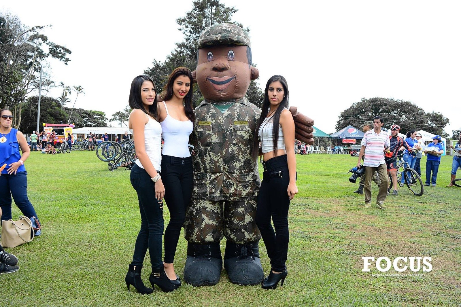 Recreation, Leisure, Fun, Vacation, Torso, Military camouflage, Top, Person — Campañas Pereira Manizales Armenia | Focus Modelos ABTL Agencia BTL Eje Cafetero