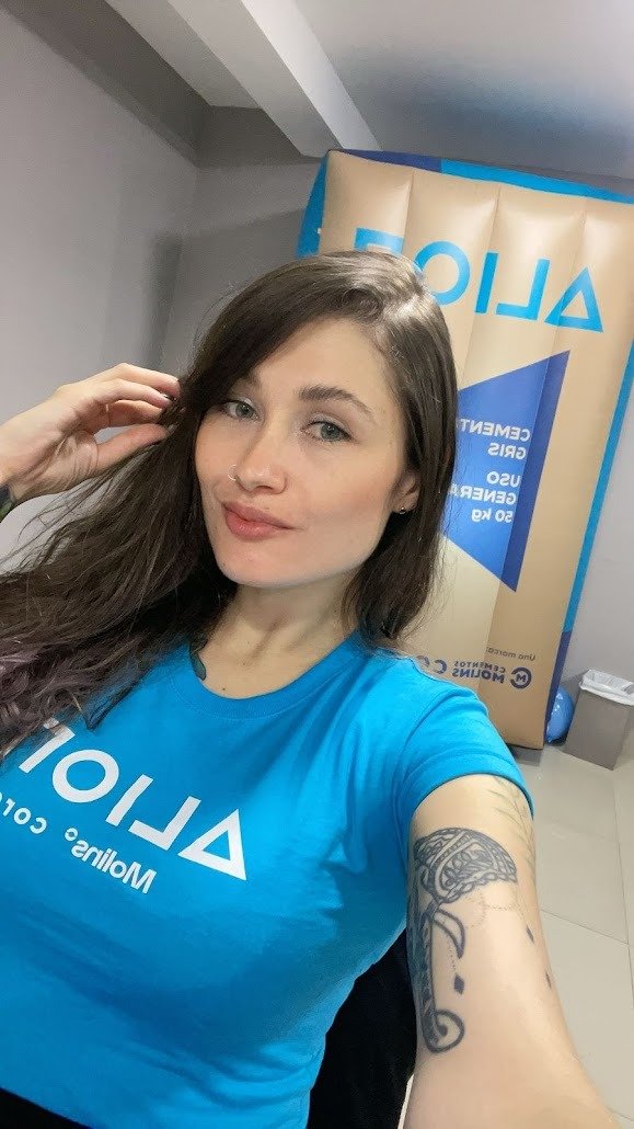 Sleeve, Shoulder, Smile, Facial expression, Happiness, Active Shirt, Top, Person — Campañas Pereira Manizales Armenia | Focus Modelos ABTL Agencia BTL Eje Cafetero