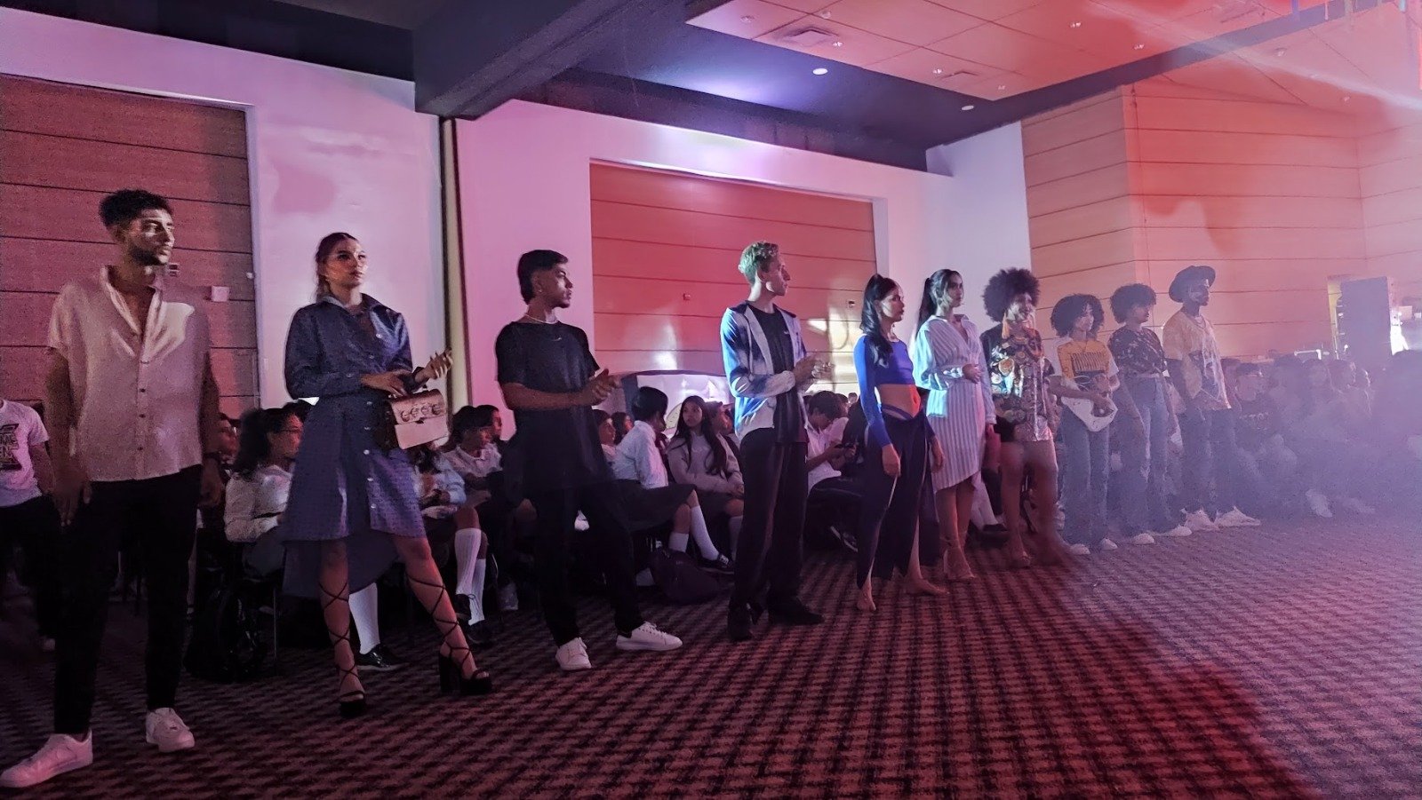 Event, Human body, Entertainment, Youth, Social group, Crowd, Person, Top, Pants — Pasarelas y castings Pereira Manizales Armenia | Focus Modelos ABTL Agencia BTL Eje Cafetero