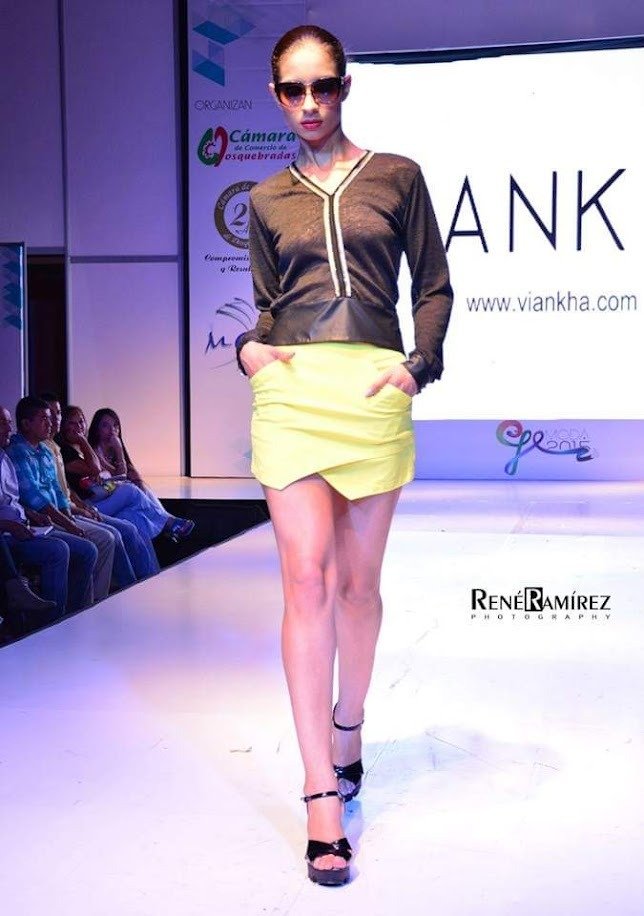 Fashion show, Thigh, Fashion Model, Fashion, Leg, Beauty, Person, Miniskirt, Top, Sandal — Pasarelas y castings Pereira Manizales Armenia | Focus Modelos ABTL Agencia BTL Eje Cafetero