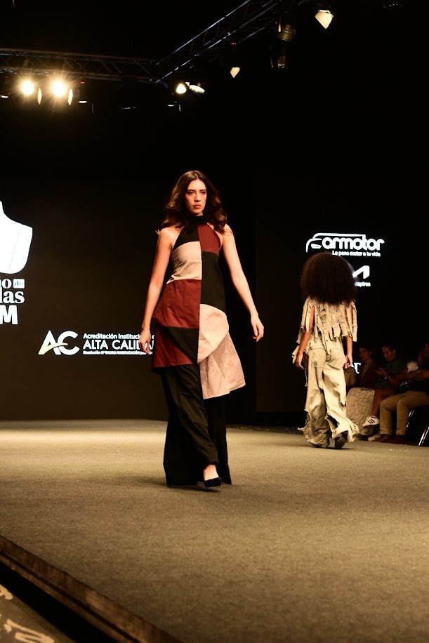 Fashion show, Fashion Model, Event, Fashion, Human body, Textile, Person, Clothing — Pasarelas y castings Pereira Manizales Armenia | Focus Modelos ABTL Agencia BTL Eje Cafetero