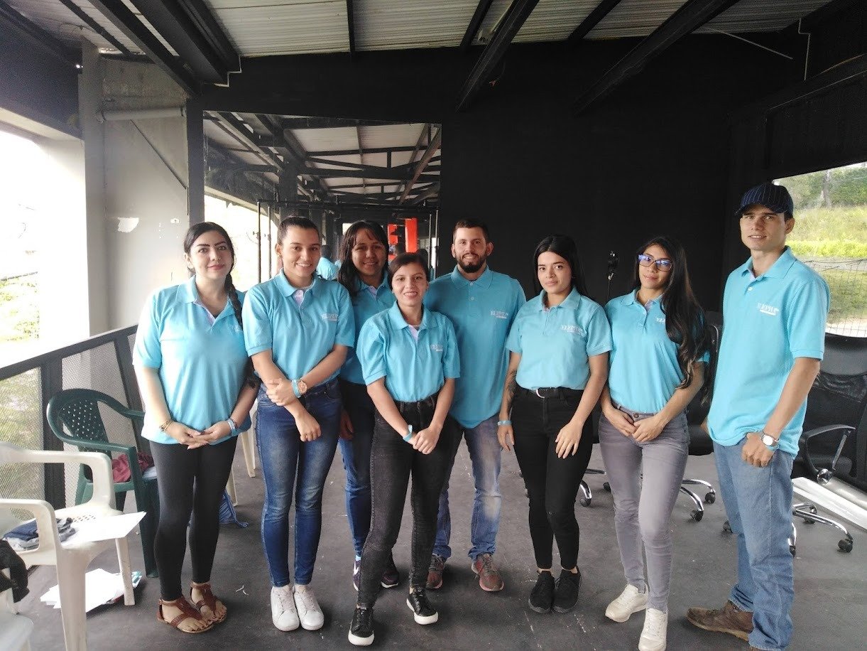 Smile, Jeans, Social group, Team, Leisure, Crew, Person, Top — Campañas Pereira Manizales Armenia | Focus Modelos ABTL Agencia BTL Eje Cafetero