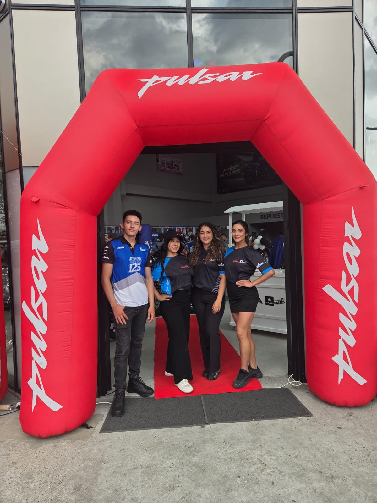 Inflatable, Logo, Advertising, Pants, Top, Person — Campañas Pereira Manizales Armenia | Focus Modelos ABTL Agencia BTL Eje Cafetero