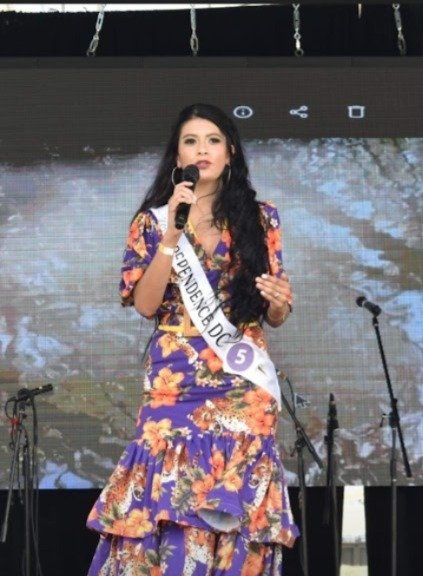 Dress, Event, Entertainment, Performing Arts, Long hair, Performance, Person, Microphone — Pasarelas y castings Pereira Manizales Armenia | Focus Modelos ABTL Agencia BTL Eje Cafetero