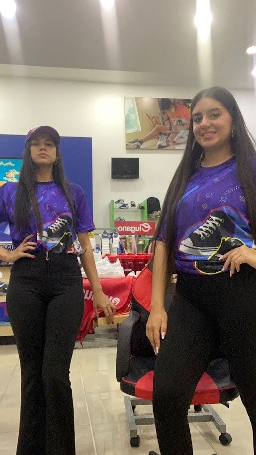 Shoe, Thigh, Waist, Active Pants, Sneakers, Sweatpants, Top, Pants — Campañas Pereira Manizales Armenia | Focus Modelos ABTL Agencia BTL Eje Cafetero