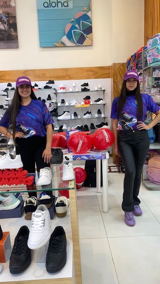 Shoe, Bag, Retail, Luggage & bags, Hat, Sneakers, Top, Pants — Campañas Pereira Manizales Armenia | Focus Modelos ABTL Agencia BTL Eje Cafetero