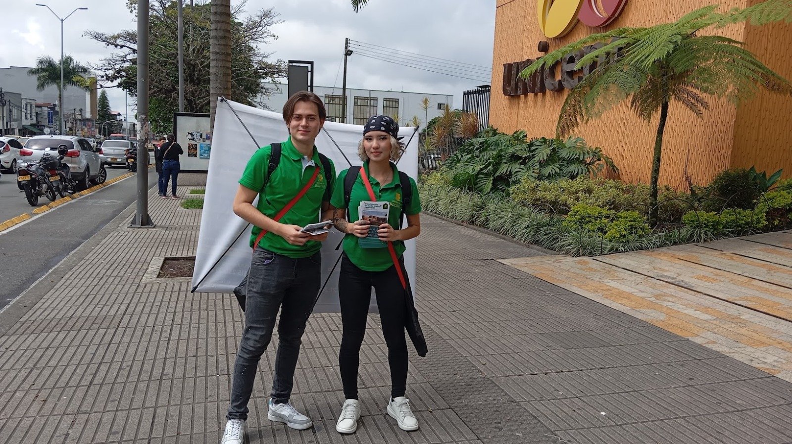 Clothing, Shoe, Trousers, Leg, Jeans, Smile, Top, Person, Pants — Campañas Pereira Manizales Armenia | Focus Modelos ABTL Agencia BTL Eje Cafetero