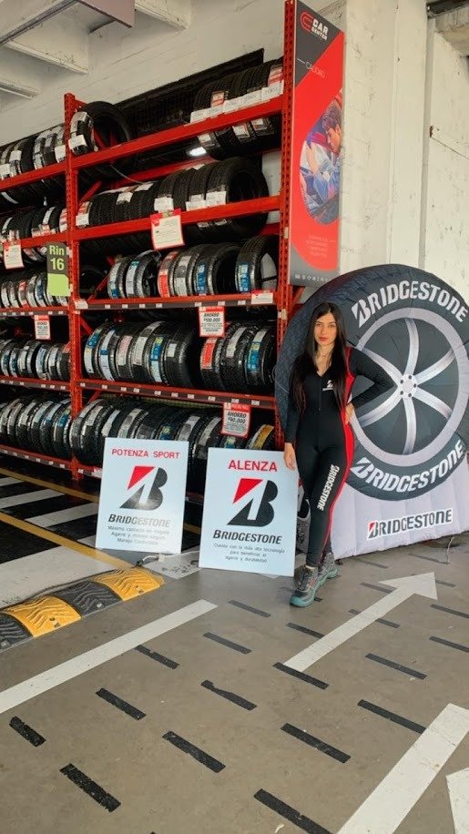 Automotive Wheel System, Logo, Synthetic rubber, Tread, Person, Clothing — Campañas Pereira Manizales Armenia | Focus Modelos ABTL Agencia BTL Eje Cafetero