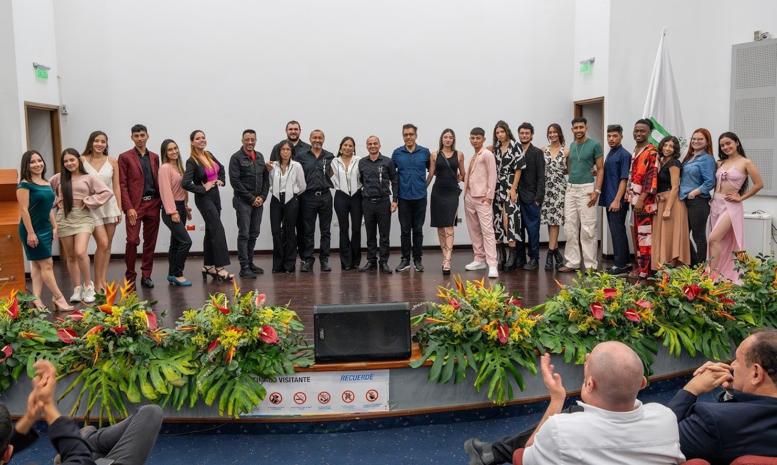 Clothing, Trousers, Social group, Dress, Formal wear, Crowd, Person — Campañas Pereira Manizales Armenia | Focus Modelos ABTL Agencia BTL Eje Cafetero