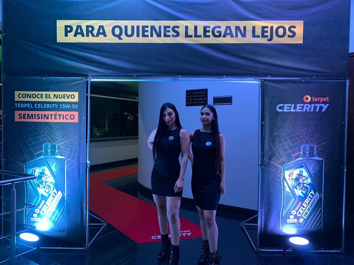 Advertising, Logo, Technology, Display device, Banner, Electronic signage, Person, Dress — Campañas Pereira Manizales Armenia | Focus Modelos ABTL Agencia BTL Eje Cafetero