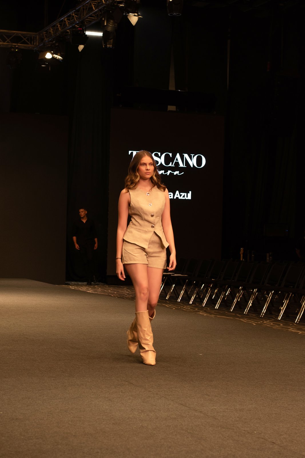 Fashion show, Fashion Model, Thigh, Shoe, Footwear, Leg, Person, Boot — Pasarelas\x20y\x20castings Pereira Manizales Armenia | Focus Modelos ABTL Agencia BTL Eje Cafetero