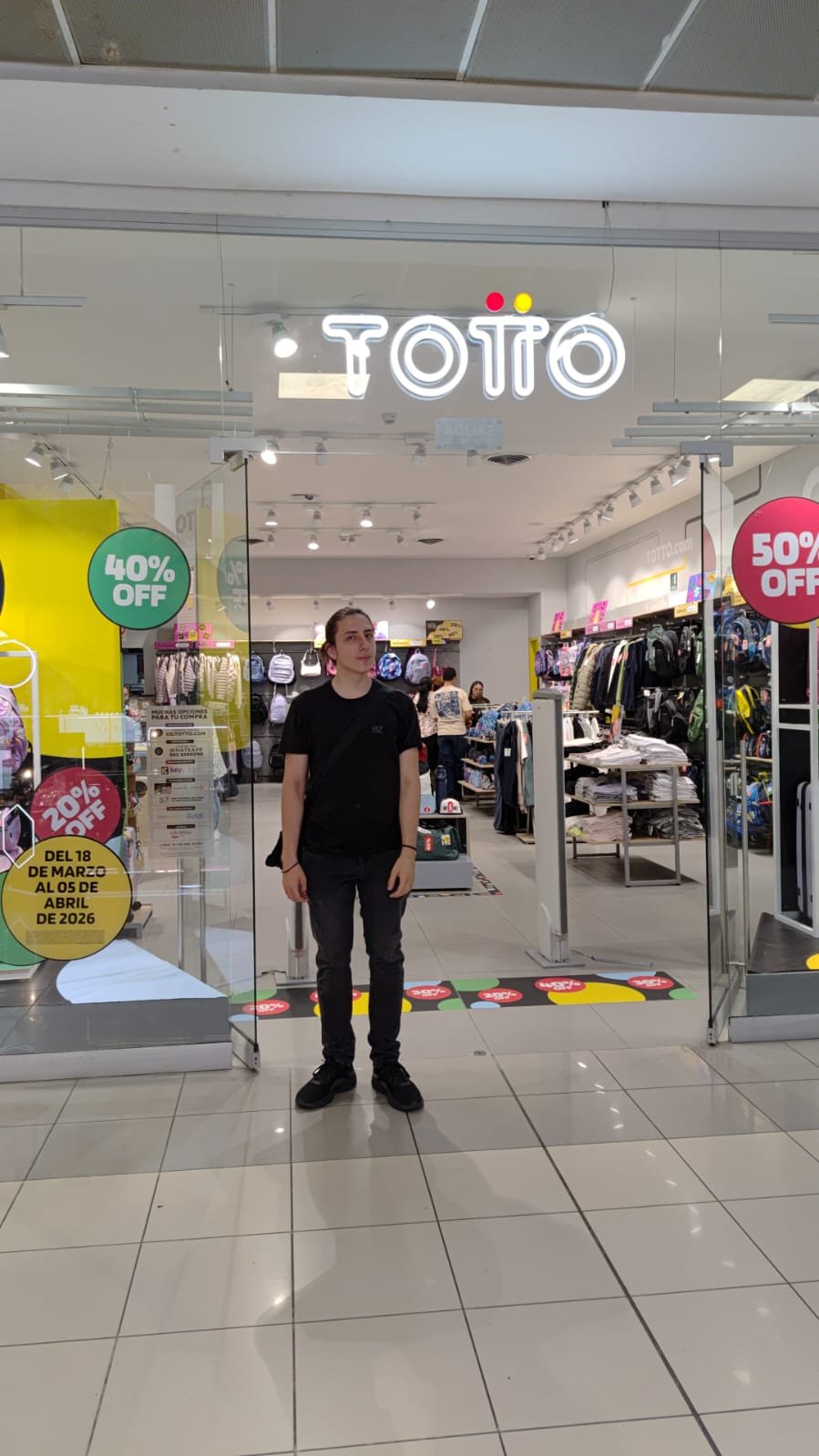 Retail, Logo, Shopping mall, Boutique, Top, Person, Pants — Campañas Pereira Manizales Armenia | Focus Modelos ABTL Agencia BTL Eje Cafetero