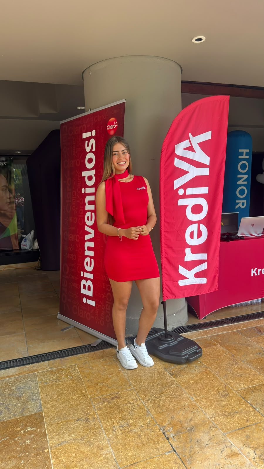 Smile, Logo, Advertising, Dress, Person, Shoe — Campañas Pereira Manizales Armenia | Focus Modelos ABTL Agencia BTL Eje Cafetero