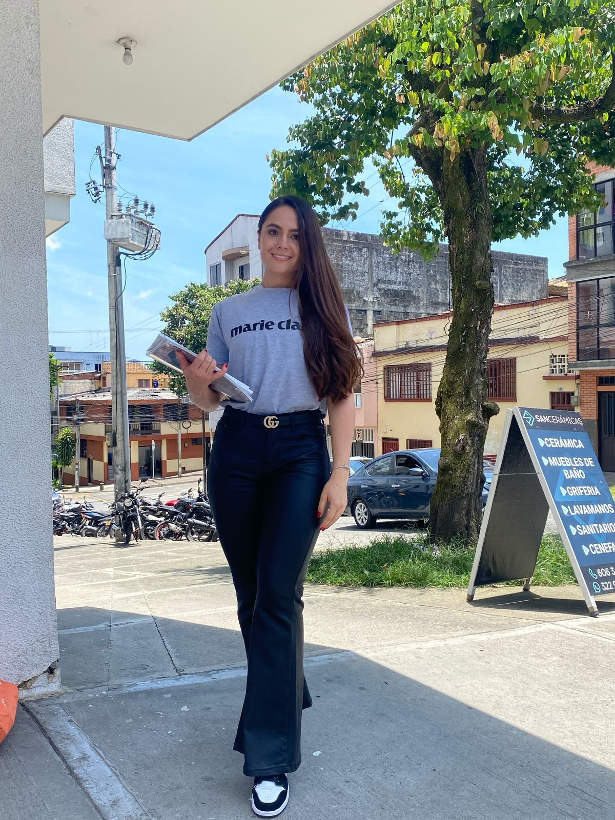 Denim, Fashion, Waist, Sunglasses, Palm trees, Active Pants, Person, Top, Car, Pants — Campañas Pereira Manizales Armenia | Focus Modelos ABTL Agencia BTL Eje Cafetero